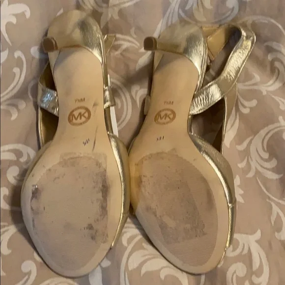 NWTs Michael Kors Gold Soft Leather Heels - Picture 4 of 6